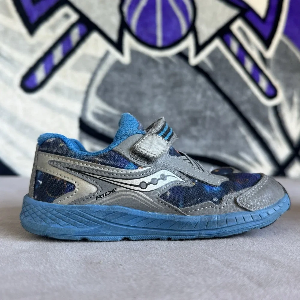 Size 11c - Saucony Junior‎ Boy's Ride 10 Shoe Gray/blue/space